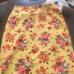 Lularoe Cassie skirt size S NWT